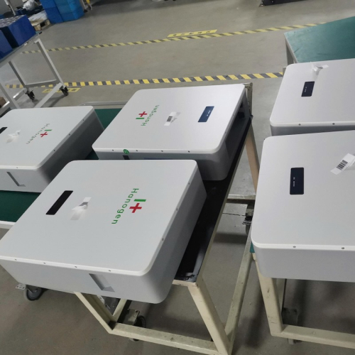 Pin lưu trữ điện NLMT Hanogen 100Ah 5ký trên line sản xuất